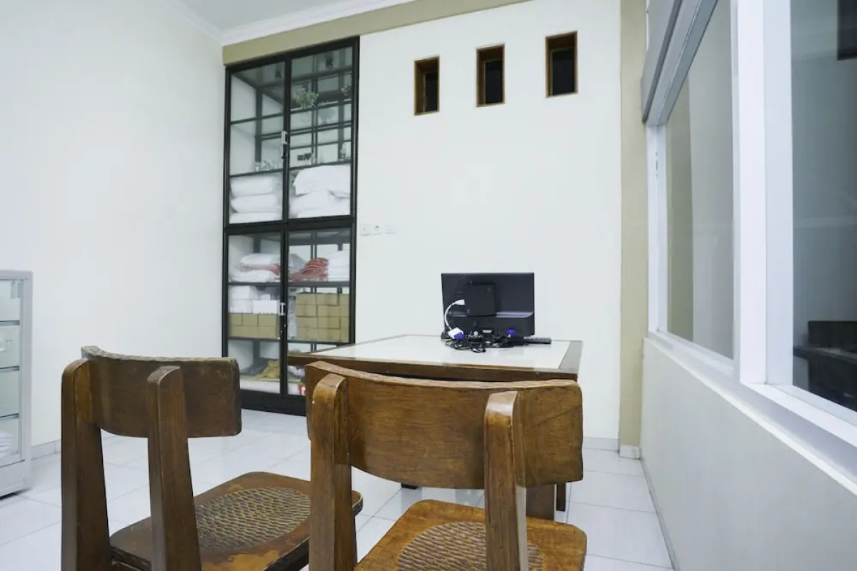 OYO 1642 Penginapan Anggrek Syariah 2