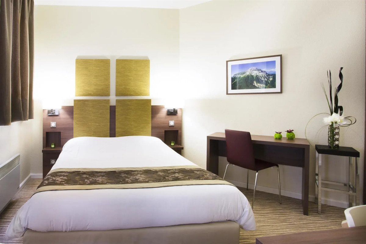 Kyriad Chambery Centre Curial