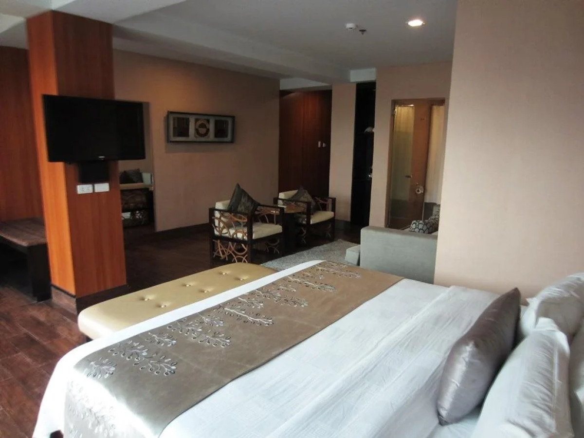 Goldberry Suites & Hotel Mactan