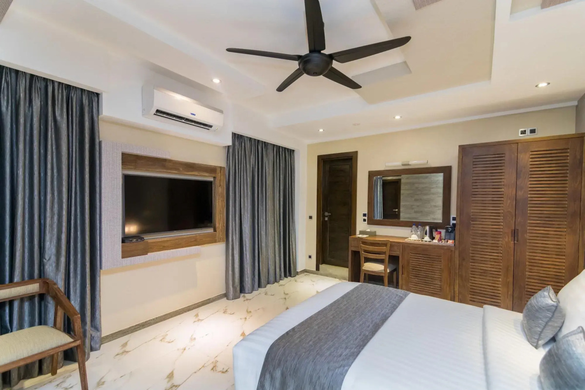 Отель Samann Grand