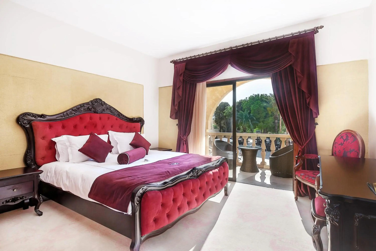 Le Chateau Lambousa Hotel