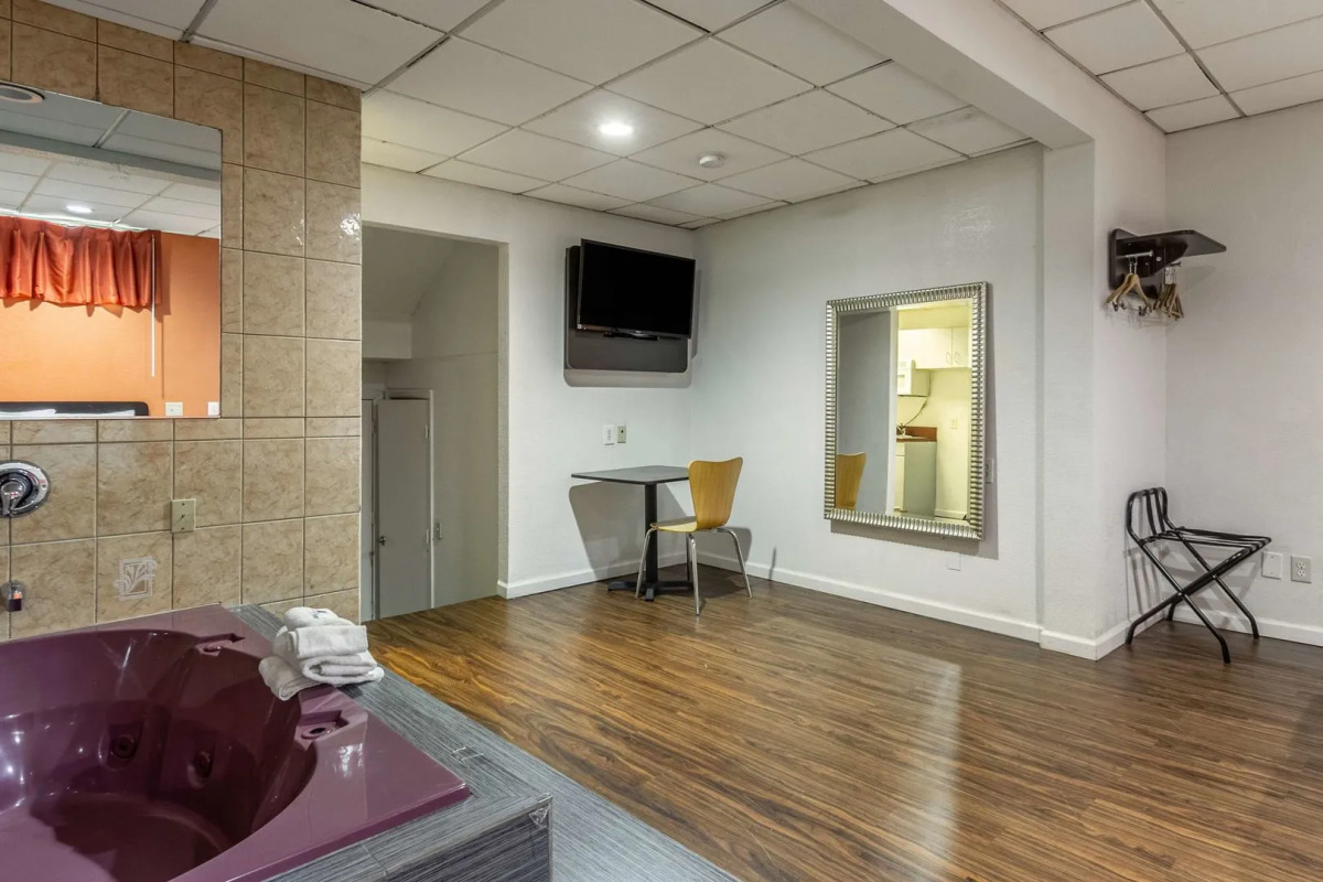 Motel 6 Elizabeth, NJ - Newark Liberty Intl Airport