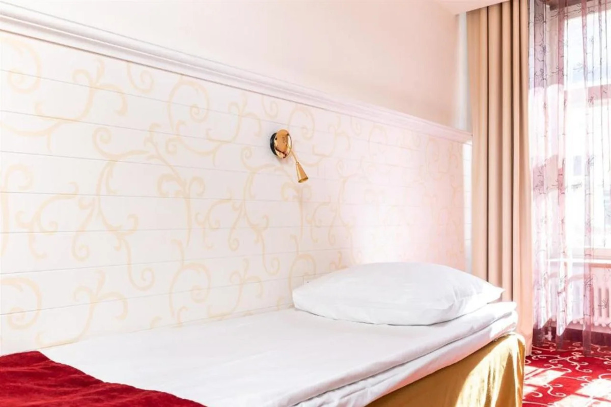 Отель Meriton Old Town Garden