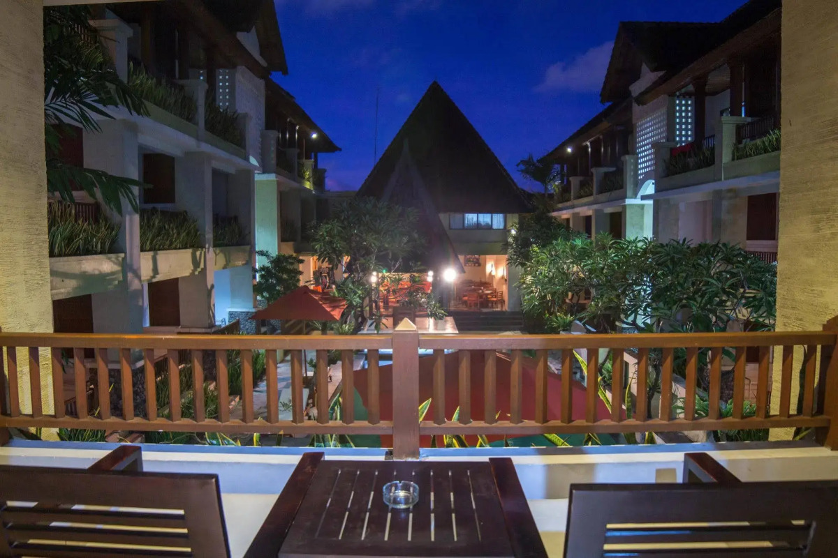 Fourteen Roses Beach Hotel