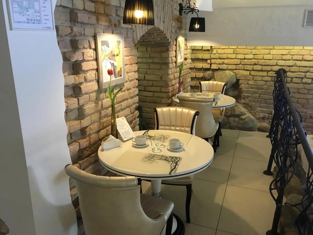 Арт-отель Moon Garden