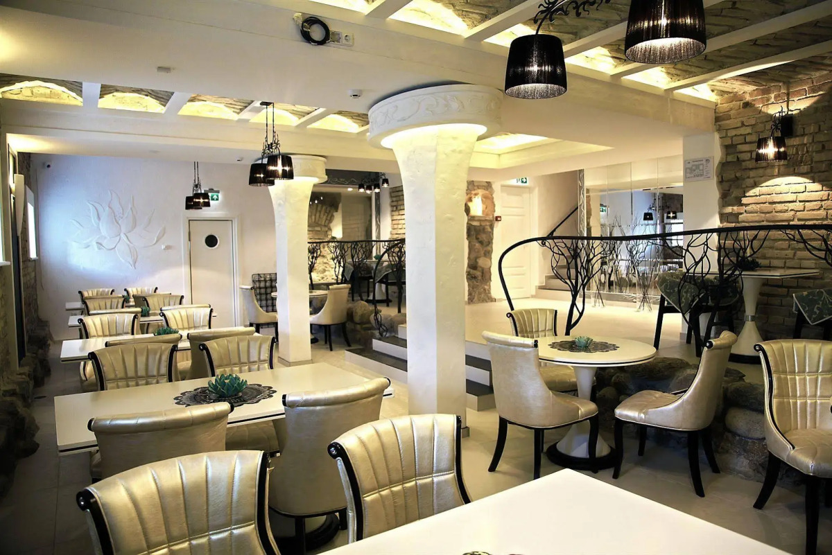 Арт-отель Moon Garden