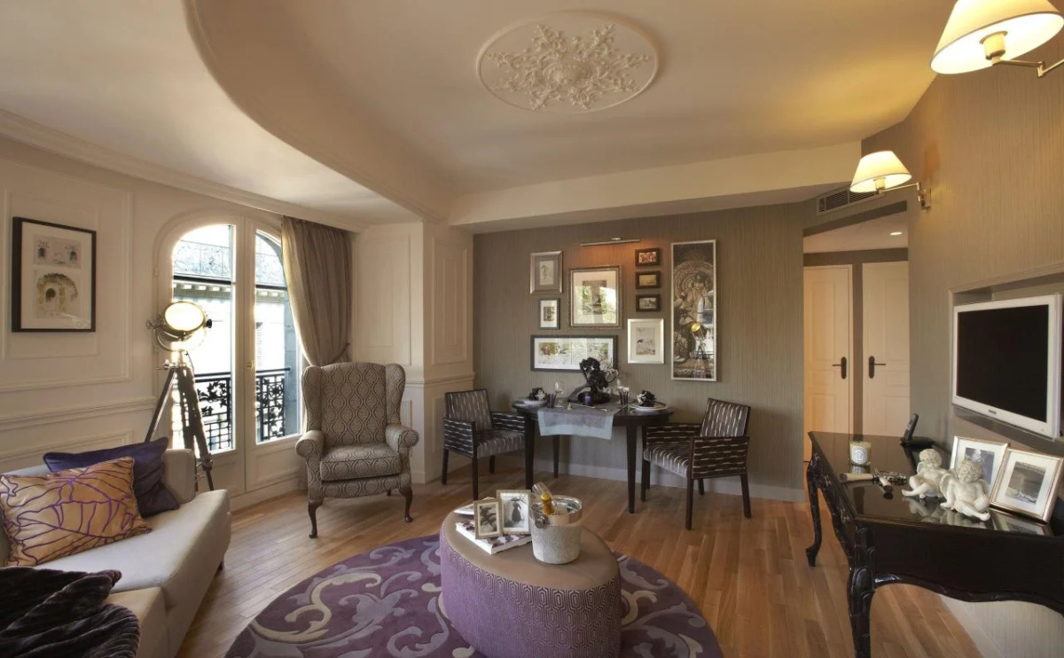 La Clef Louvre Paris by The Crest Collection