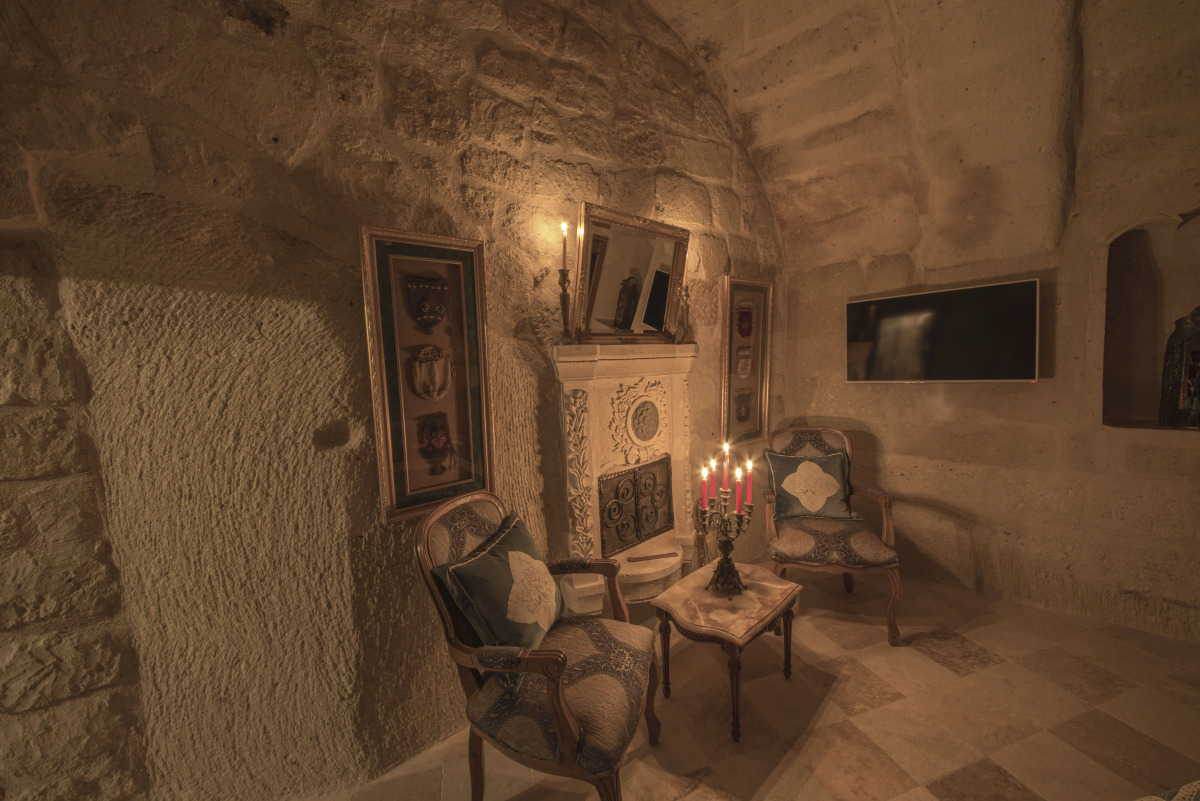 Elika Cave Suites & Spa