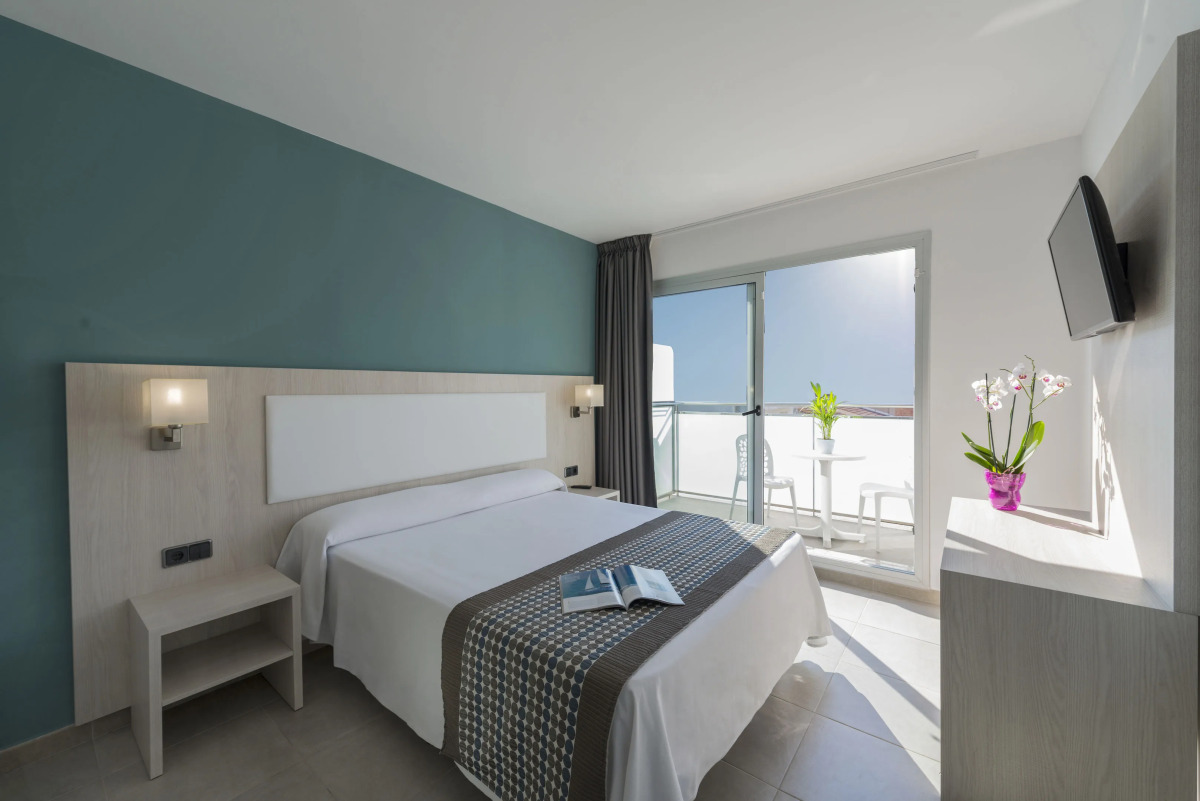 Отель 4R Miramar Calafell