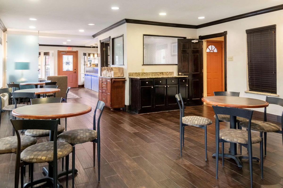 Quality Inn & Suites Dallas - Cityplace