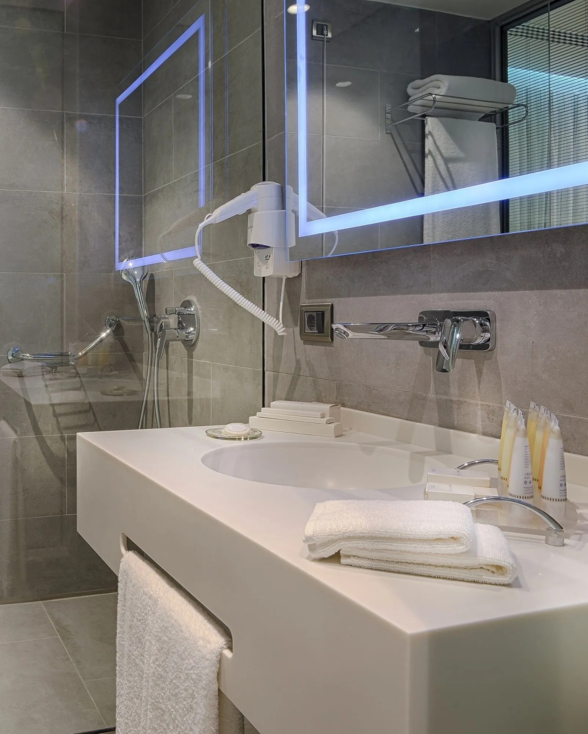 Tav Airport Hotel Izmir