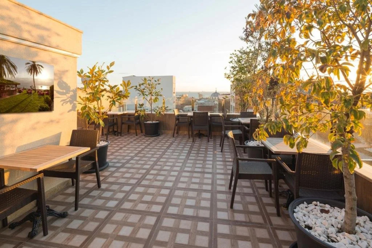 BGuest Hotel & Residence