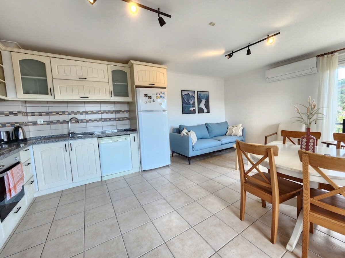 Terrace Life Palm Apart