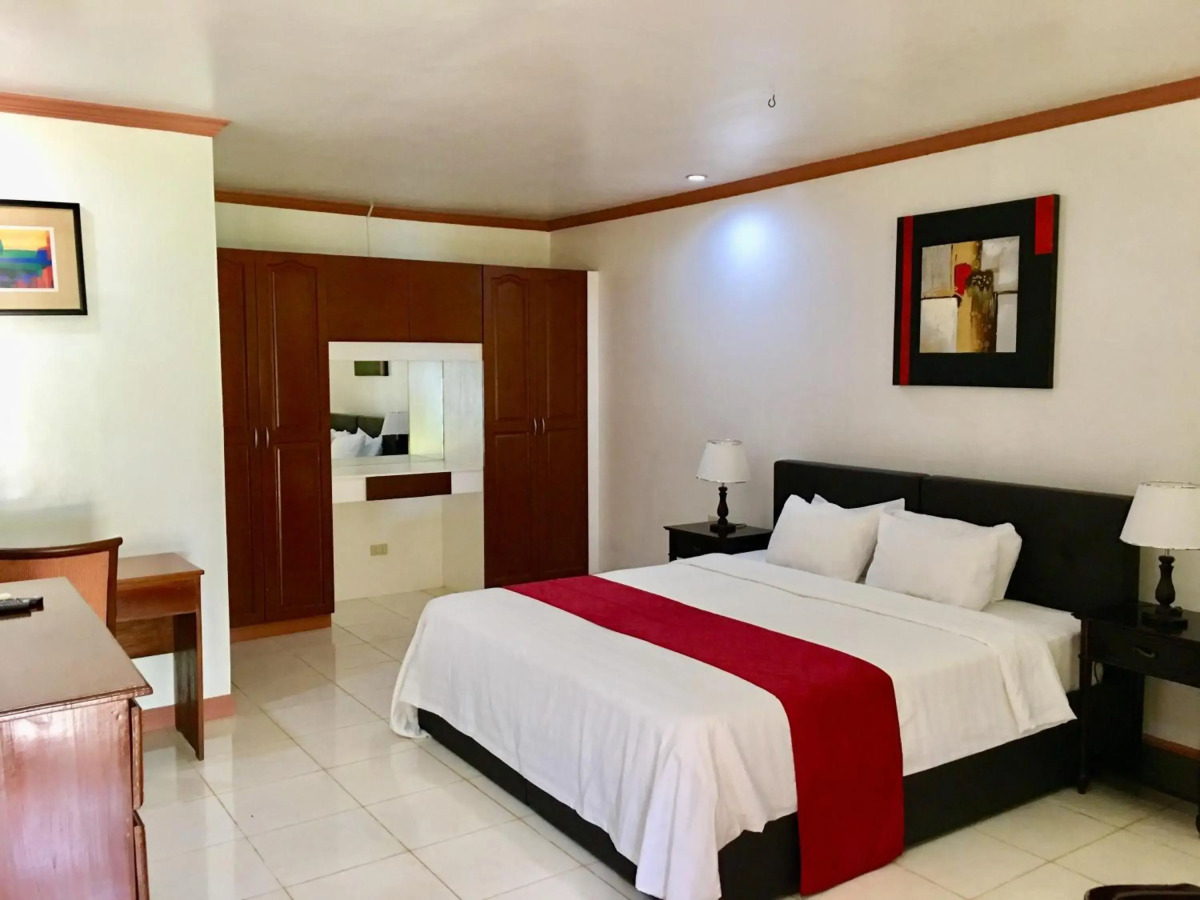 Anda White Beach Resort