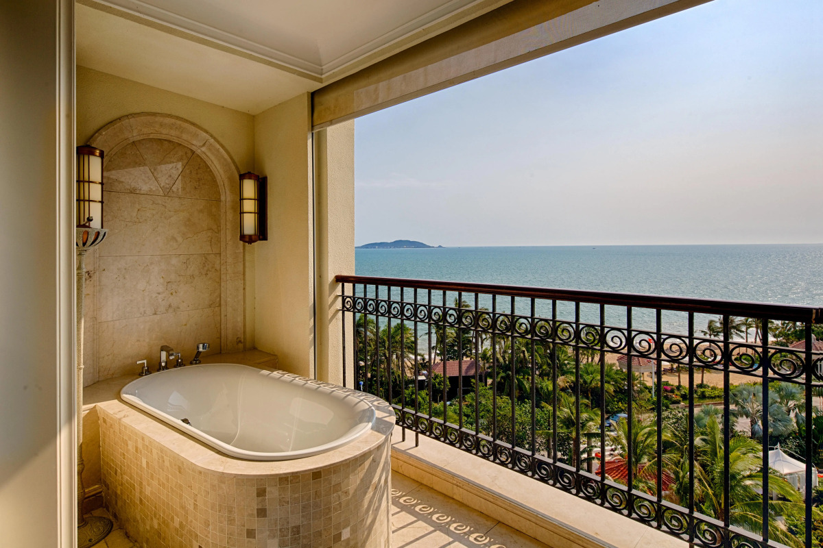 Отель Crowne Plaza Resort Sanya Bay