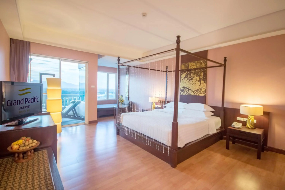 Курортный отель Grand Pacific Sovereign Resort & Spa