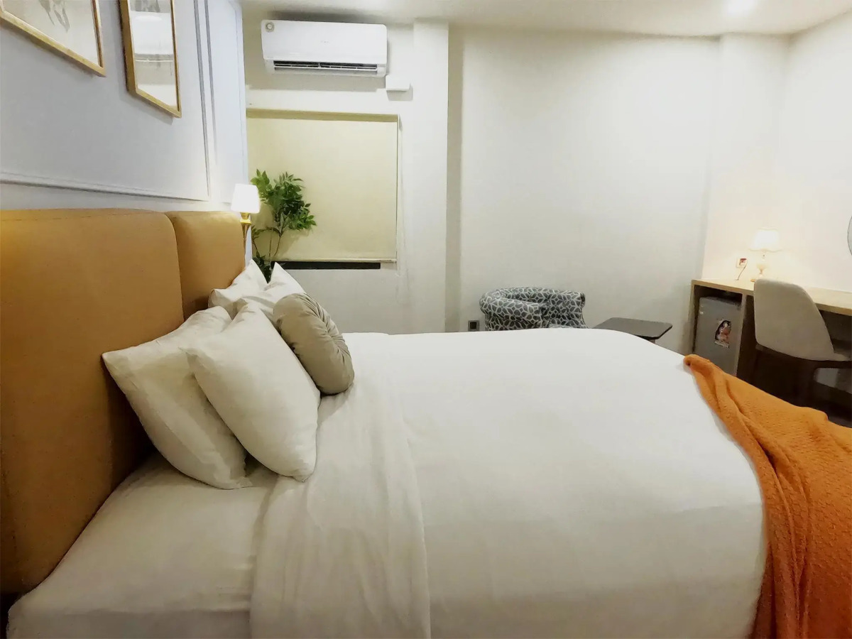 SAZI Resin Hotel - Free Nails/HairWash