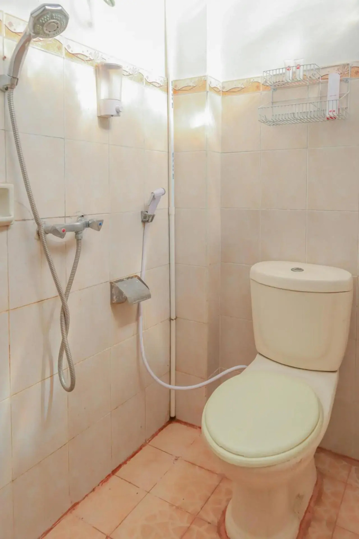 OYO 1111 Pasar Baru Inn