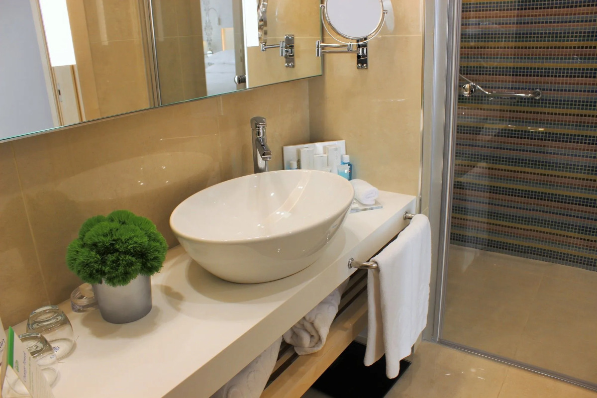 Tango Arjaan by Rotana Hotel