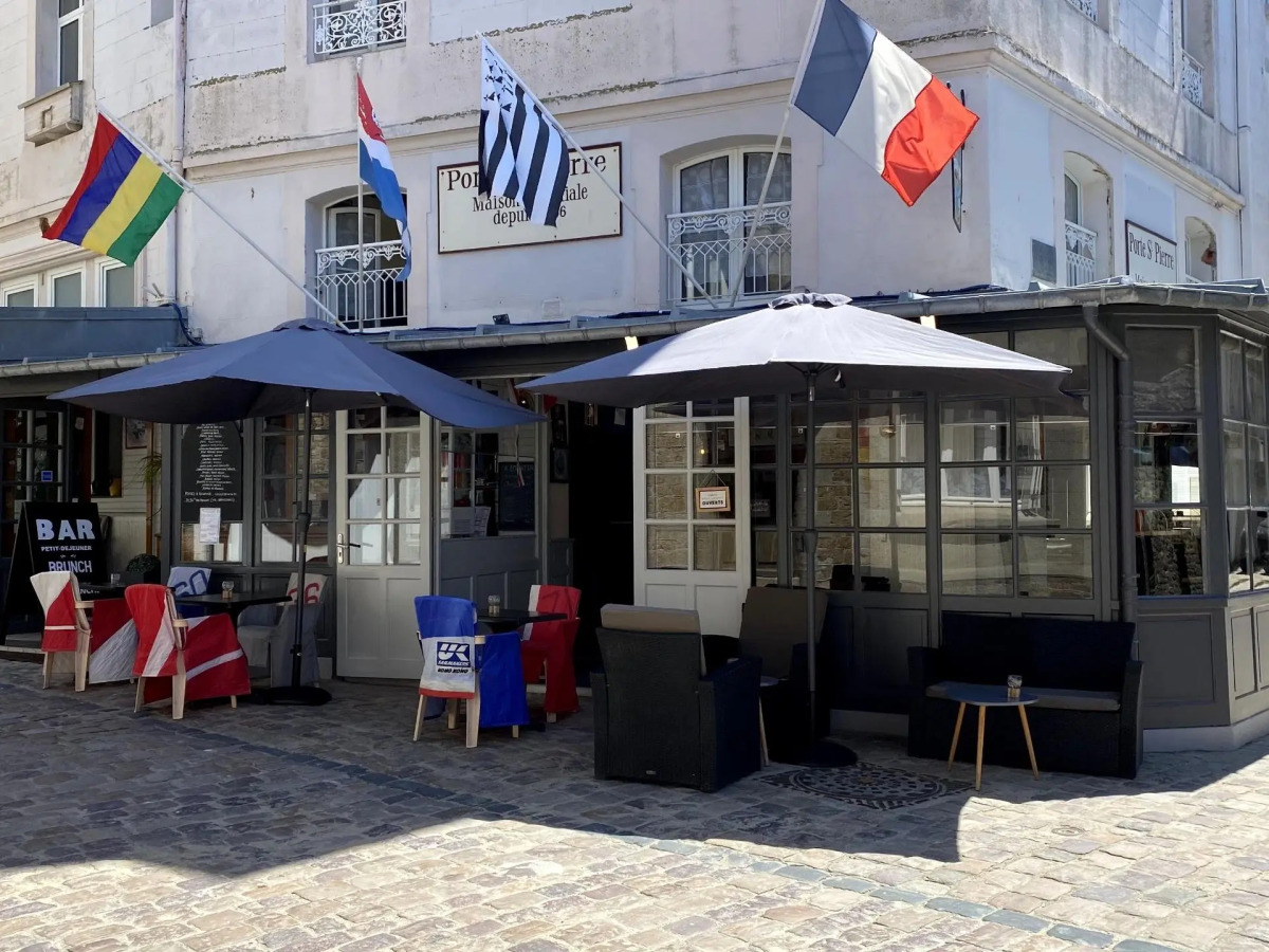 Hotel De La Porte Saint Pierre