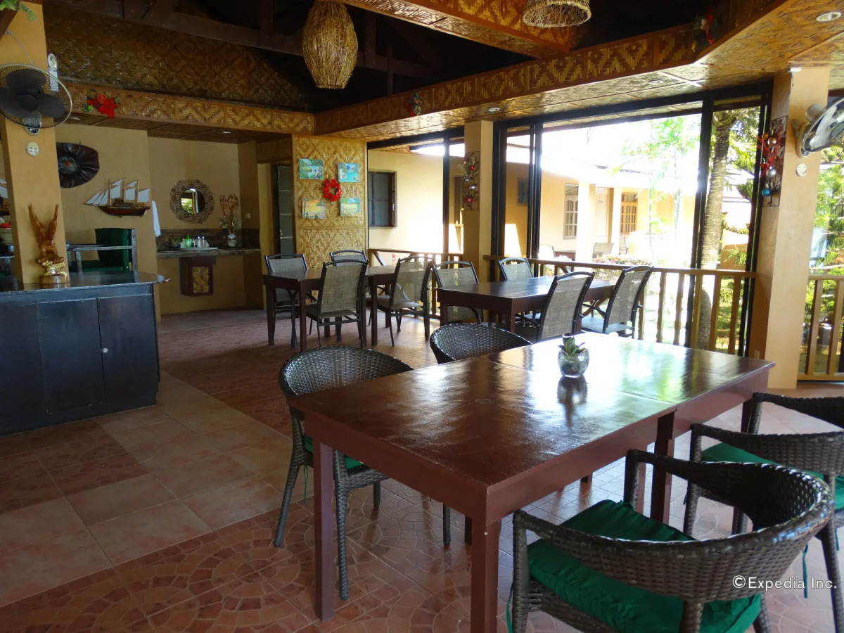 Anda White Beach Resort