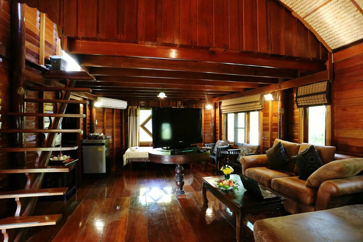 Kaengkrachan Boathouse Paradise Resort