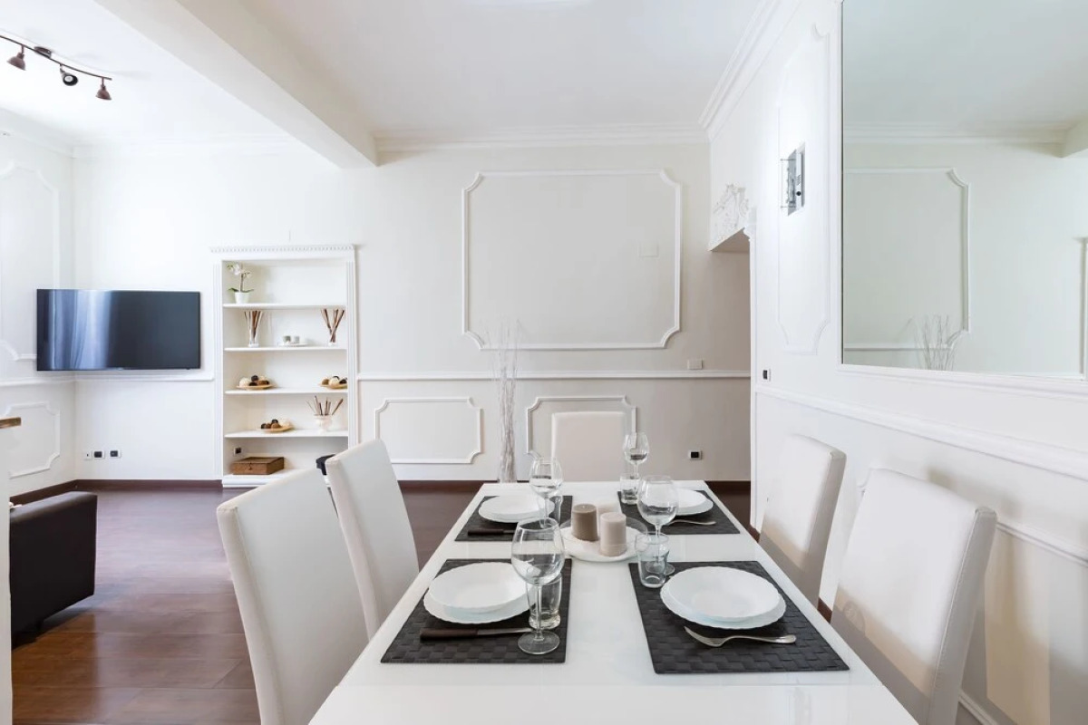 A World Aparts - Frattina Royal