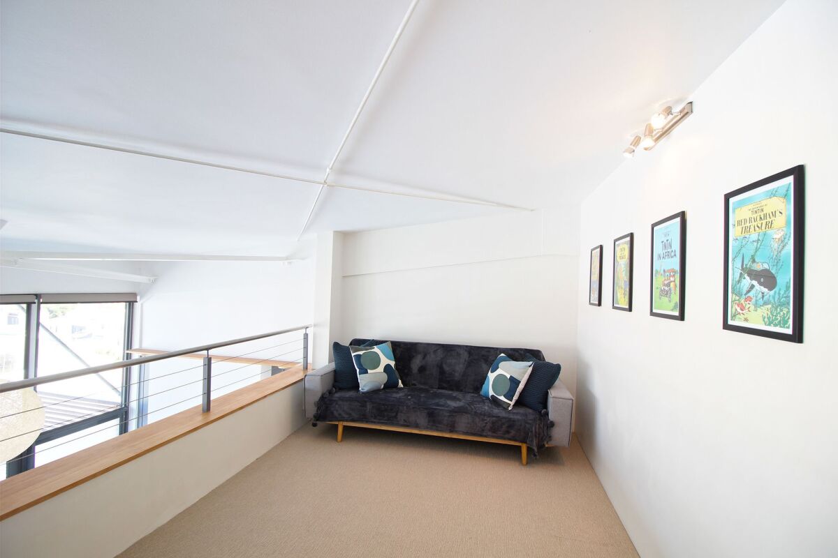 Hillhouse Penthouse 7th Floor