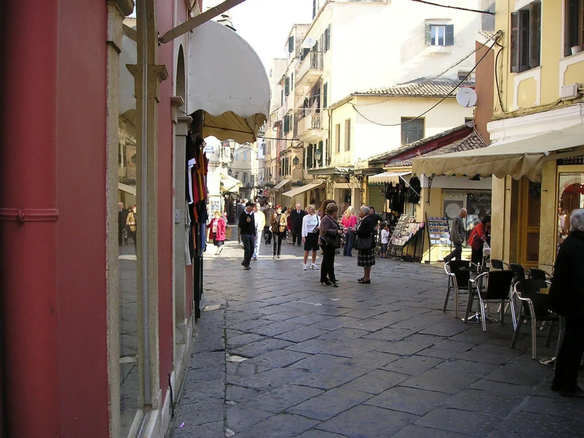 River Studios & Apartments