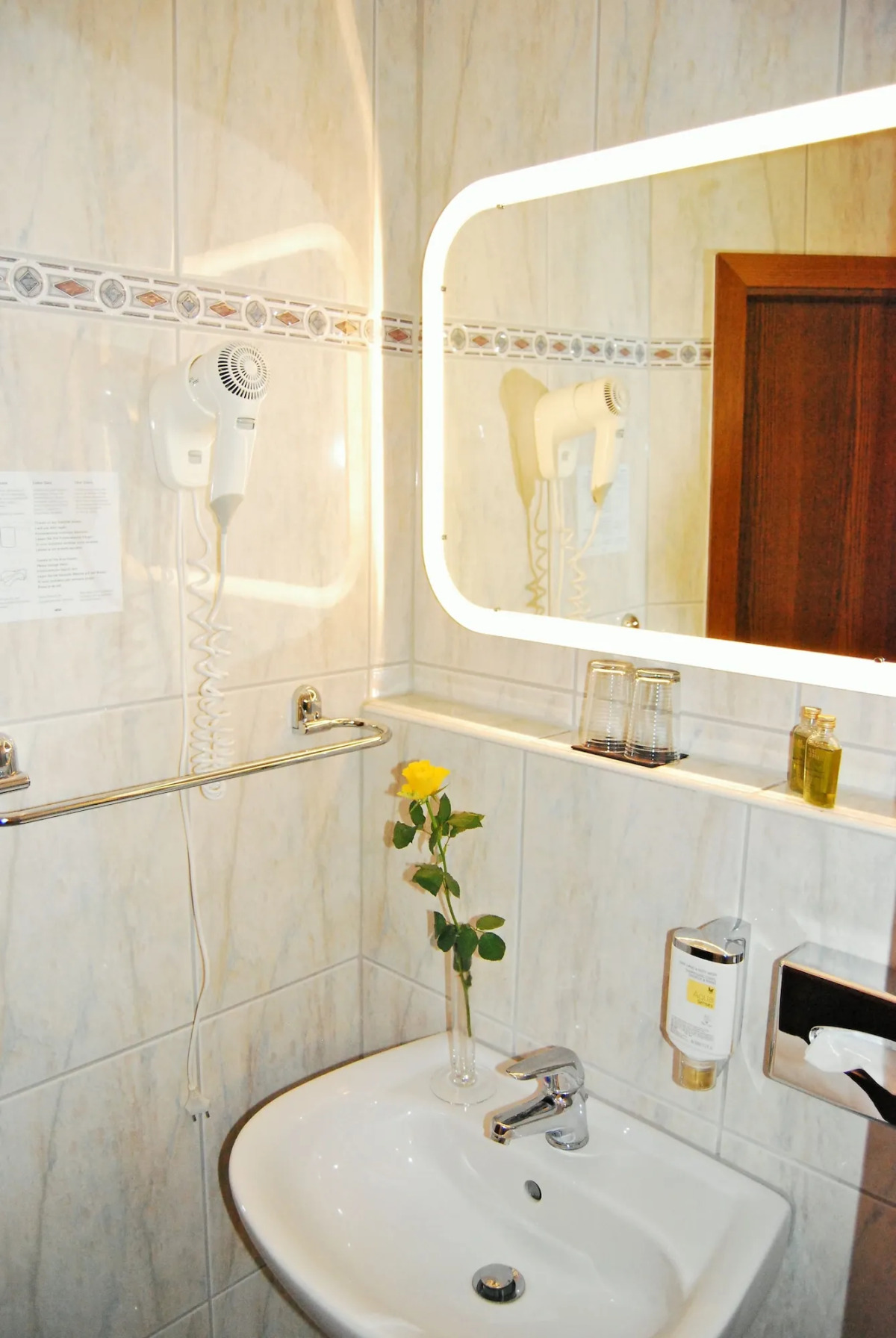 Dom Hotel Am Römerbrunnen