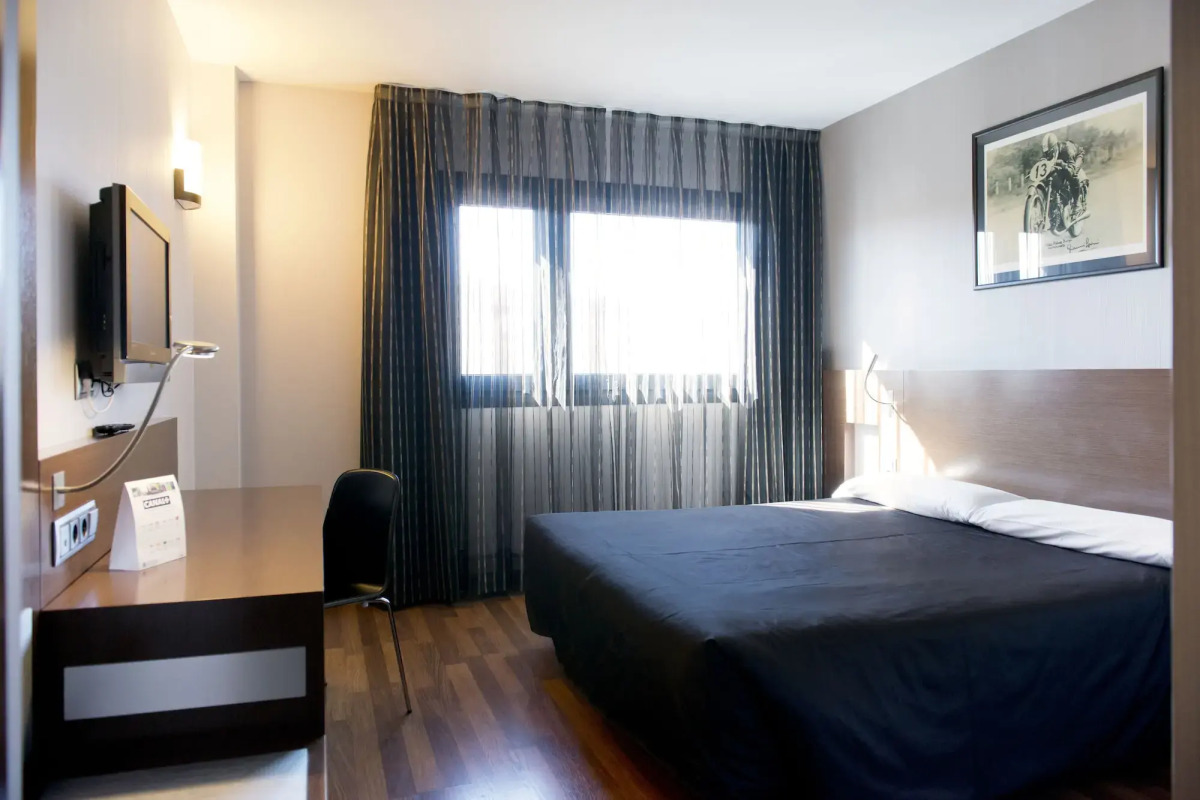 Hotel Tach Madrid Airport