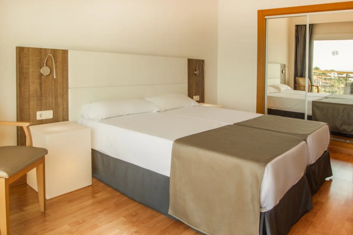 Globales Cala Vinas Adults Only 16+