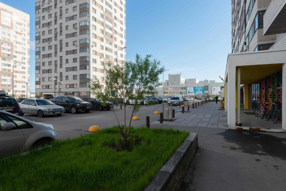 Compass (Компасс) на улице Дмитрия Менделеева