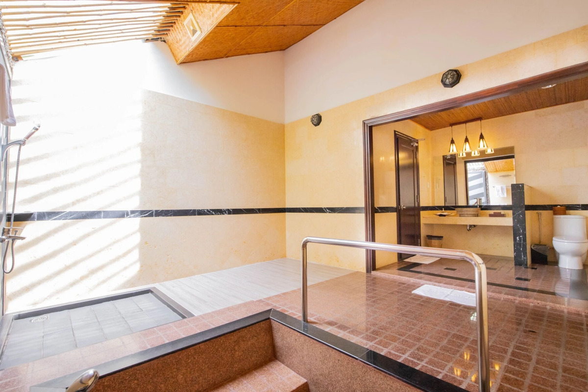 Diamond Bay Resort and Spa