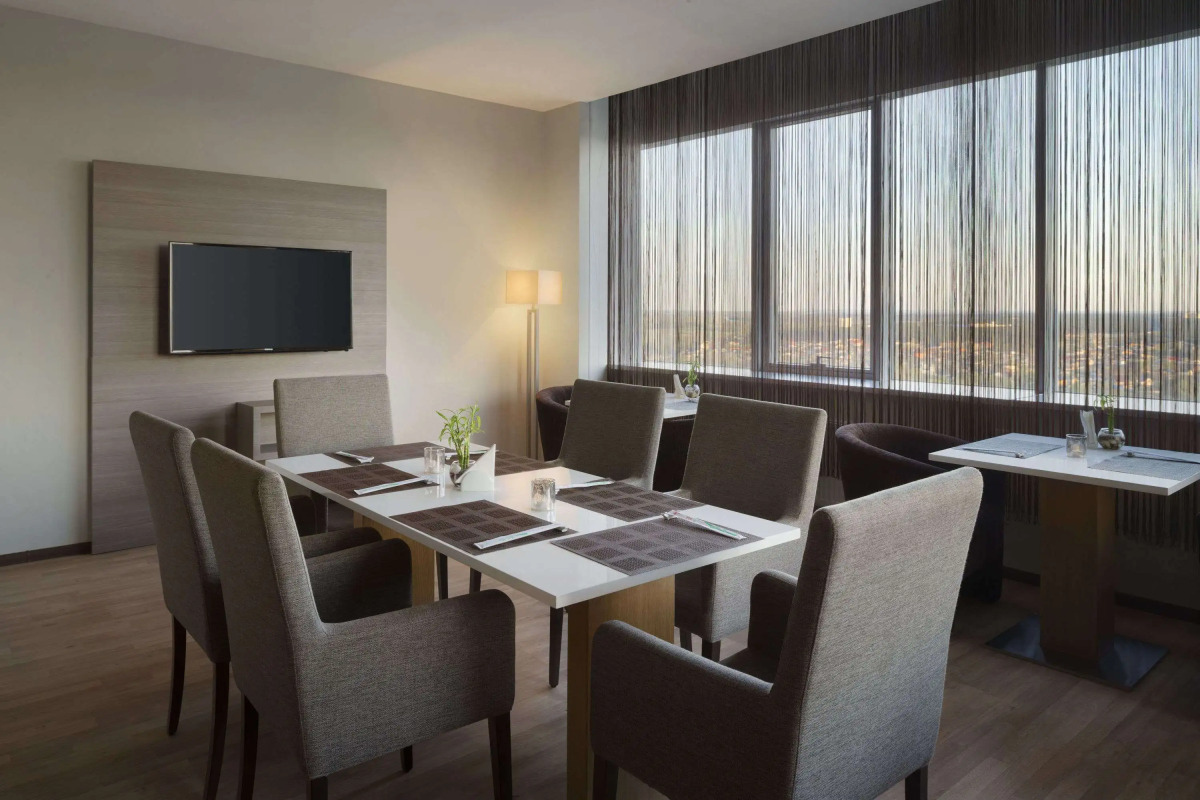 Отель Ramada Encore by Wyndham Киев