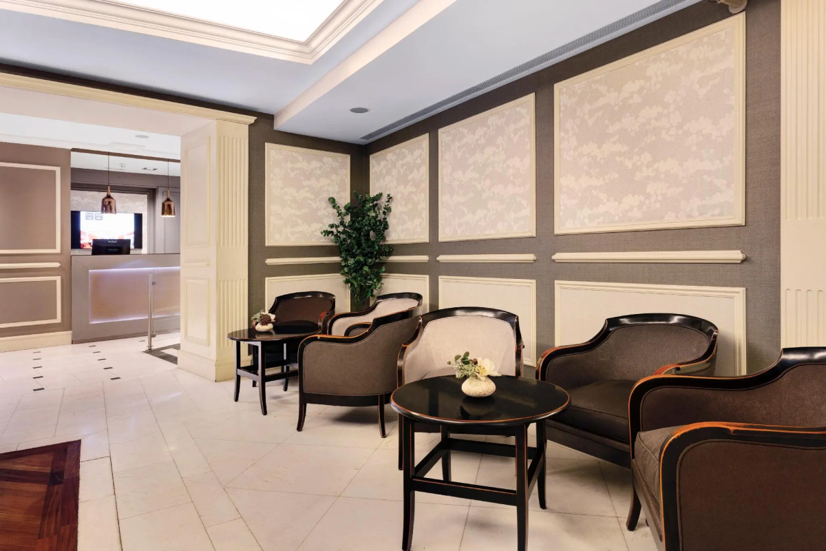 Catalonia Las Cortes Hotel