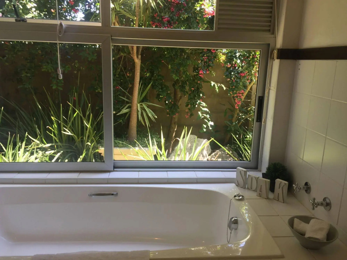 Sixteen Guest House on Main