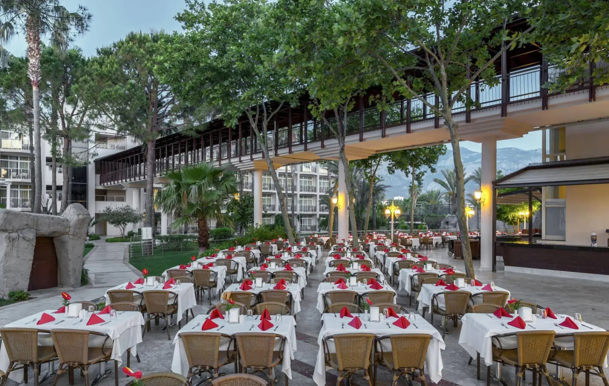 Dobedan World Palace