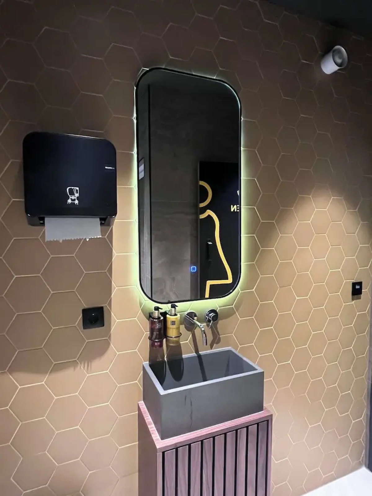 The Hyve Capsule hostel Amsterdam