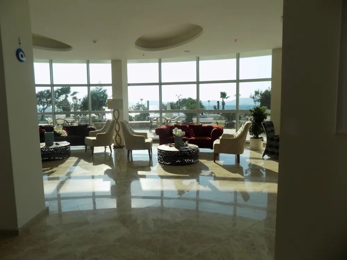 Marine Suites and Spa