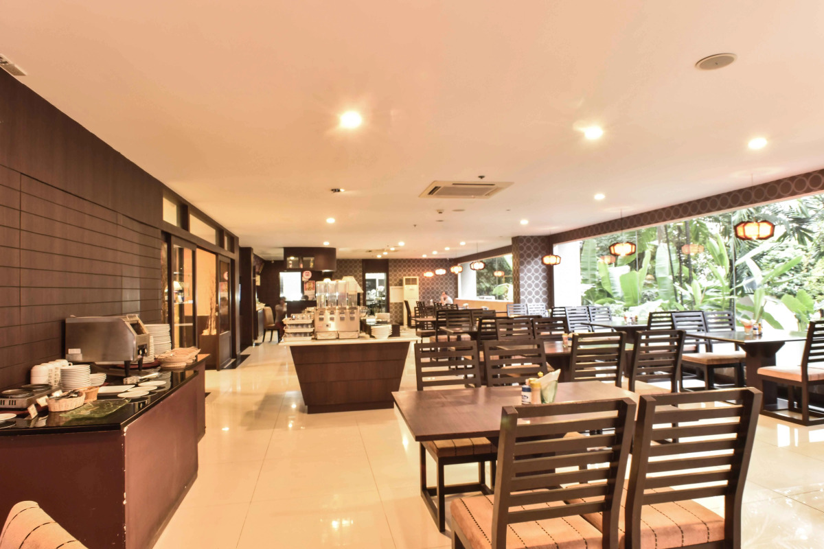 Boss Suites Nana Hotel