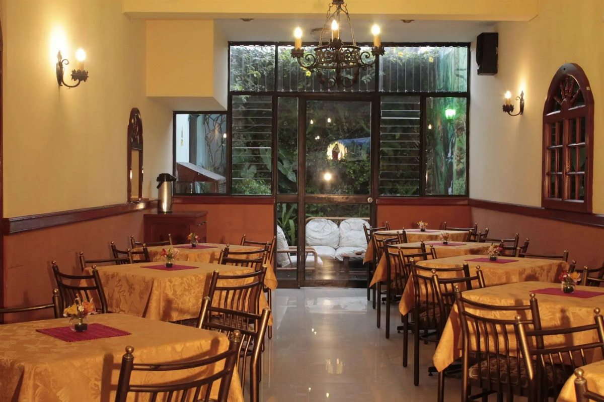 Hotel Manhattan Inn Airport