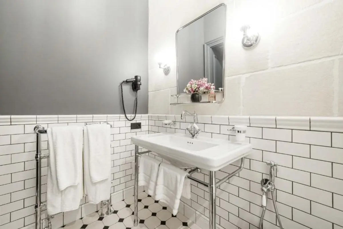 Отель Lion’s Castle