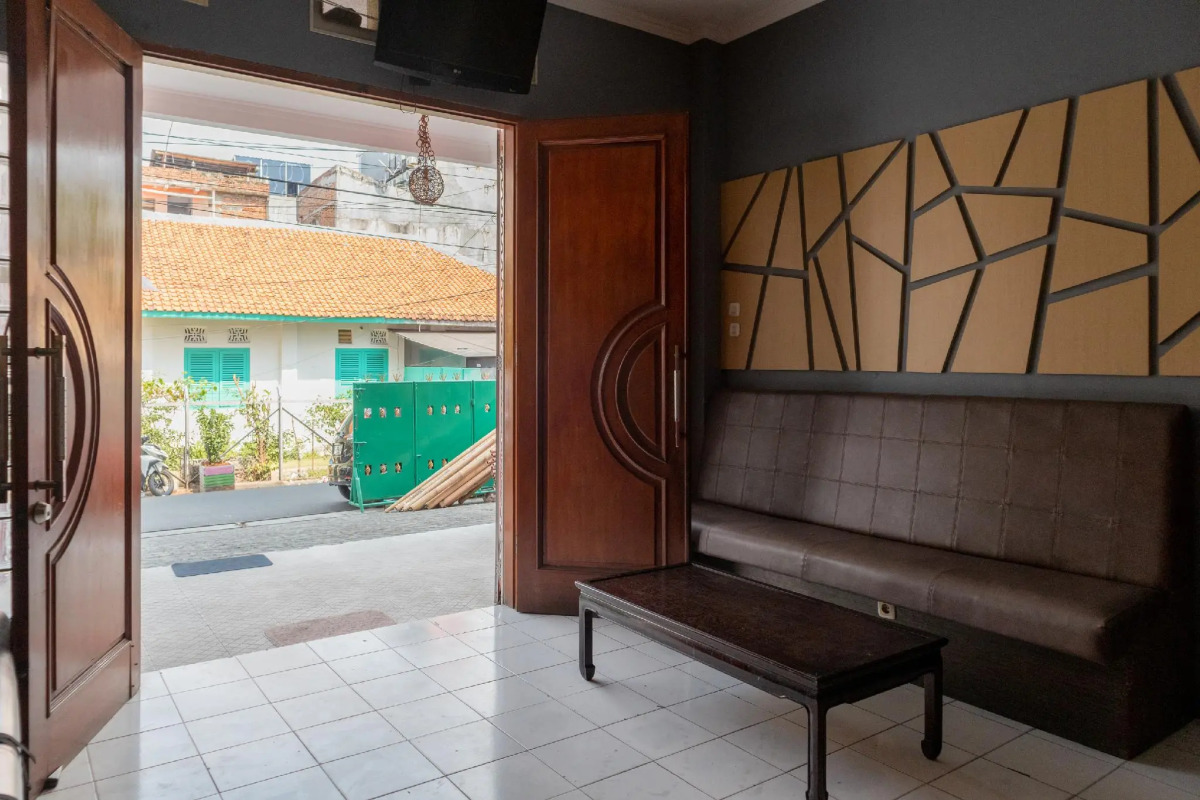 OYO 1111 Pasar Baru Inn