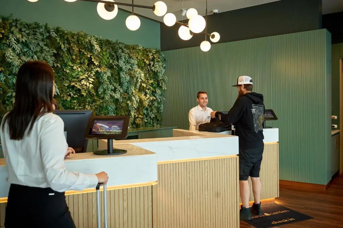 Sound Garden Hotel Airport