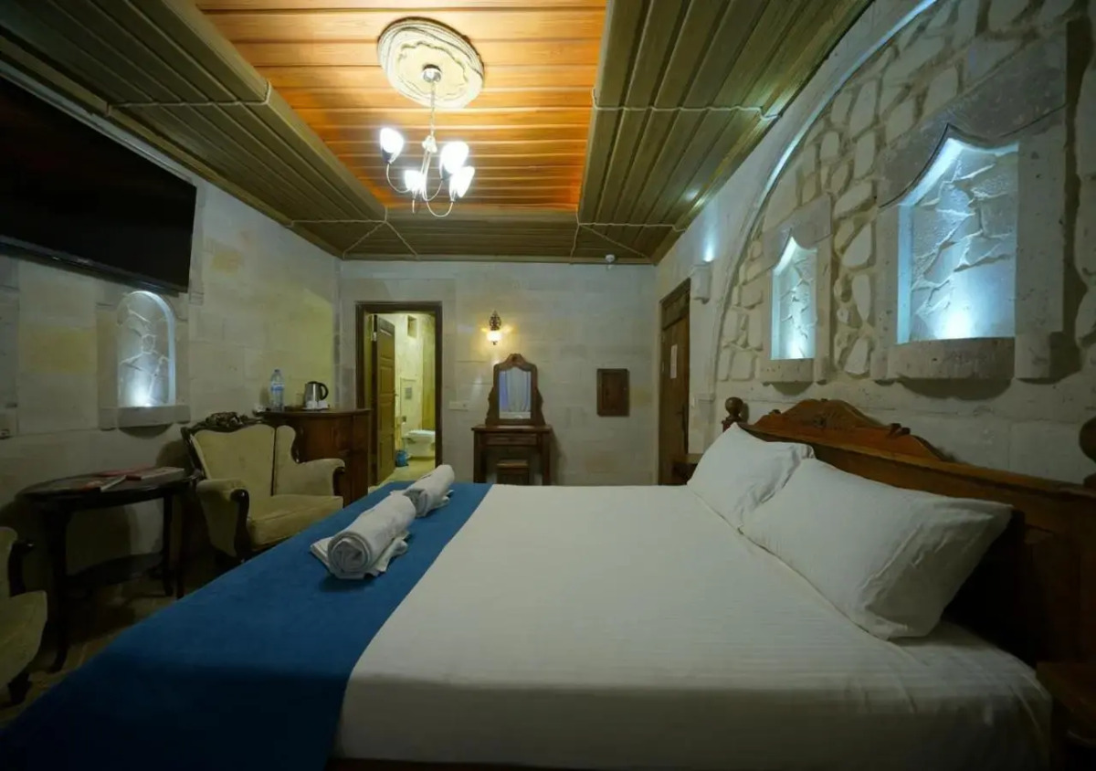 ShoeString Stone House