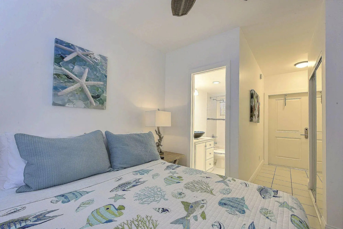 Sea Beach Plaza - Near Jungle Queen Riverboat