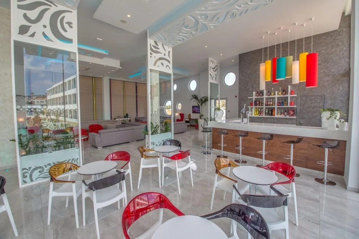 Nicholas Color Hotel