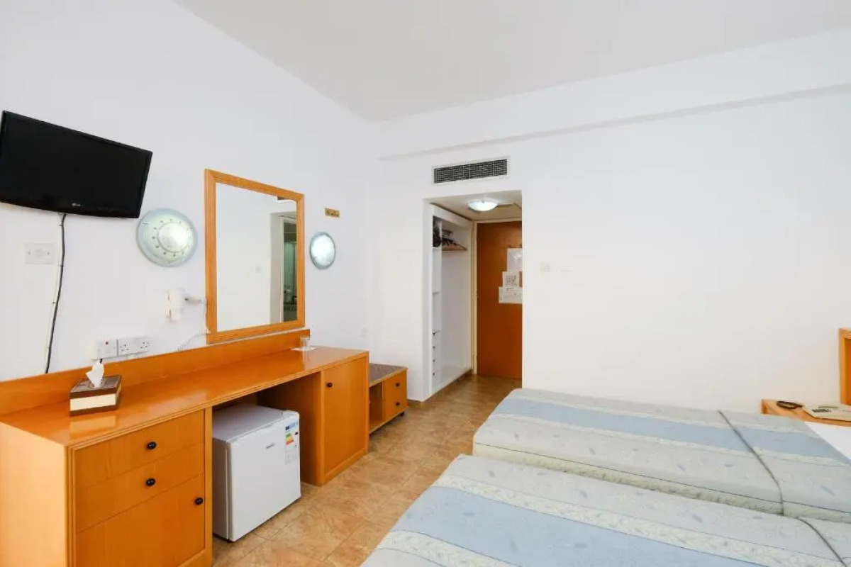 Mackenzie Beach Hotel & Apartments