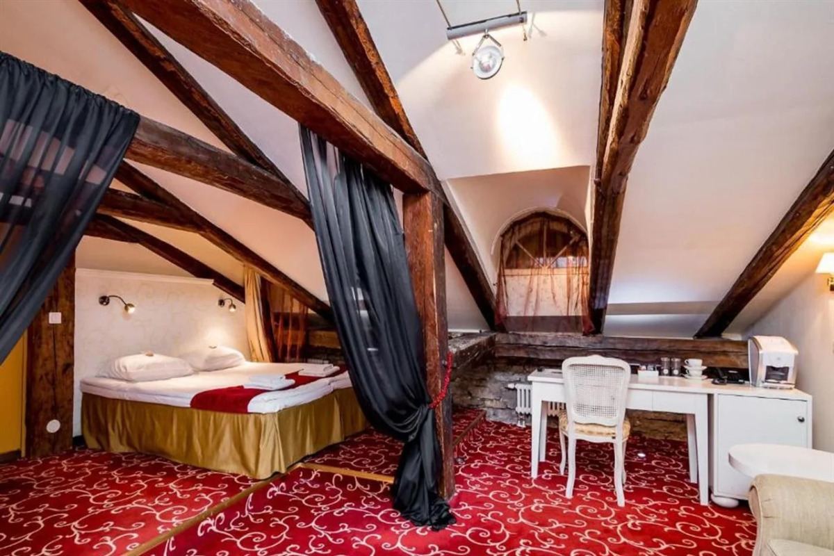 Отель Meriton Old Town Garden